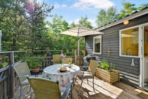 Small Authentic Cottage Near Fjellerup Beach